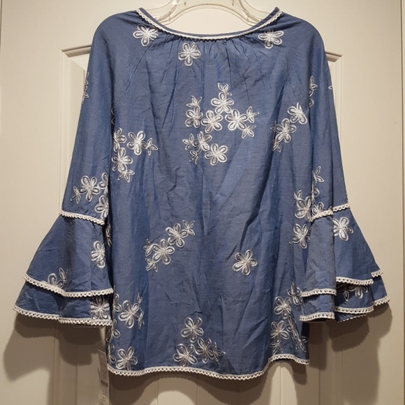 NWT Hannah blouse with bell sleeves, sz M - Picture 3 of 6